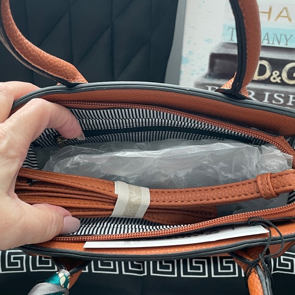 🌟Caramel Color Satchel Tote Bag with Gold Accents🌟NWT also can be crossbody - Picture 8 of 9